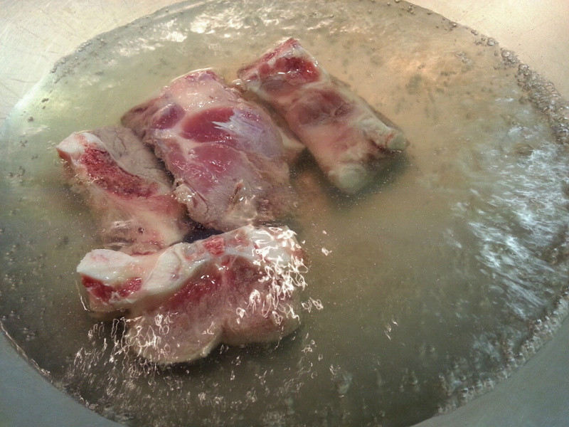 ·ðÊÖ¹ÏÓñÃ×ÕÂÓãÖí¹ÇÌÀµÄ×ö·¨