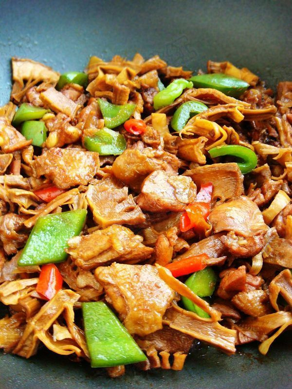 笋干烧鸡块——很下饭的一道菜的做法