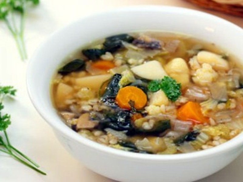 减重食谱洋薏仁蔬菜汤的做法