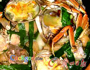 毛蟹焖鸡的做法