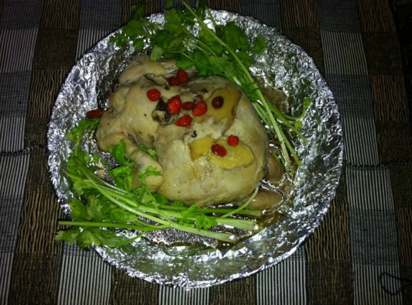 砂煲焖焗当归黄酒鸡的做法