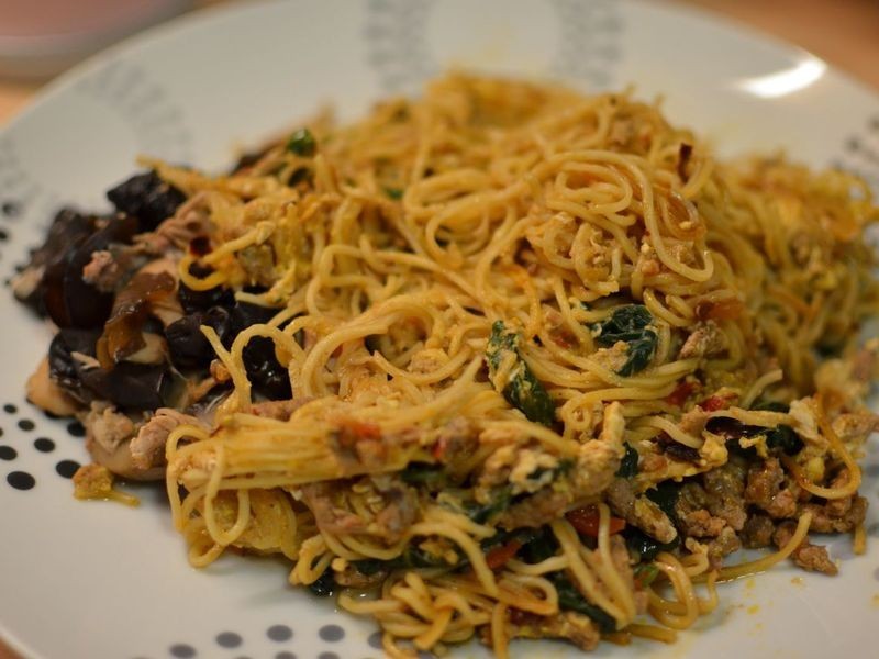 蕃茄菠菜碎肉炒面的做法