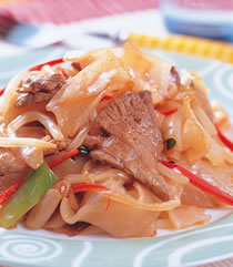 虾酱炒河粉的做法