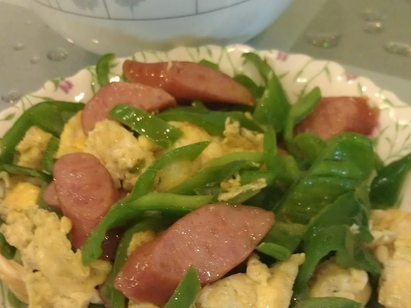 青椒炒腊肠的做法