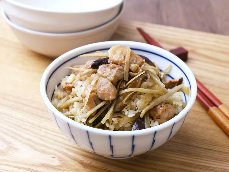 牛蒡鸡肉饭的做法