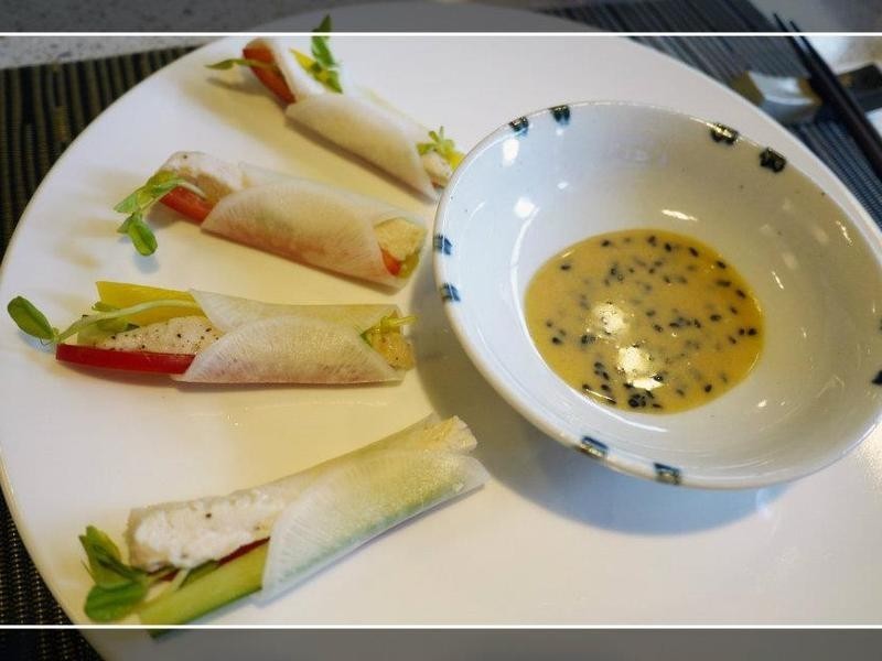 烧烤鸡肉萝卜卷佐特制花生芥末酱的做法