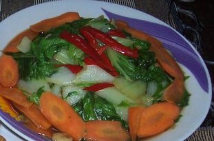 清炒红萝卜辣椒大白菜的做法