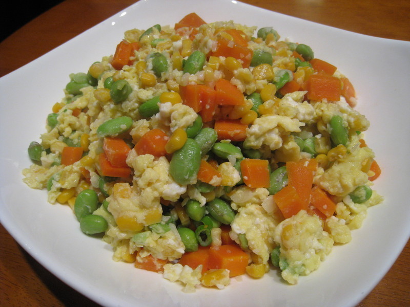 三色豆炒蛋的做法