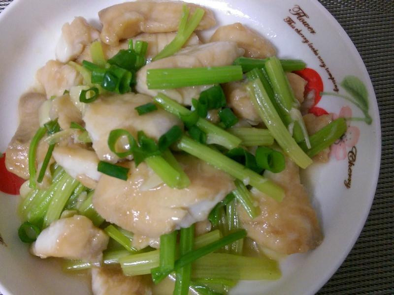 鲷鱼片芹菜的做法