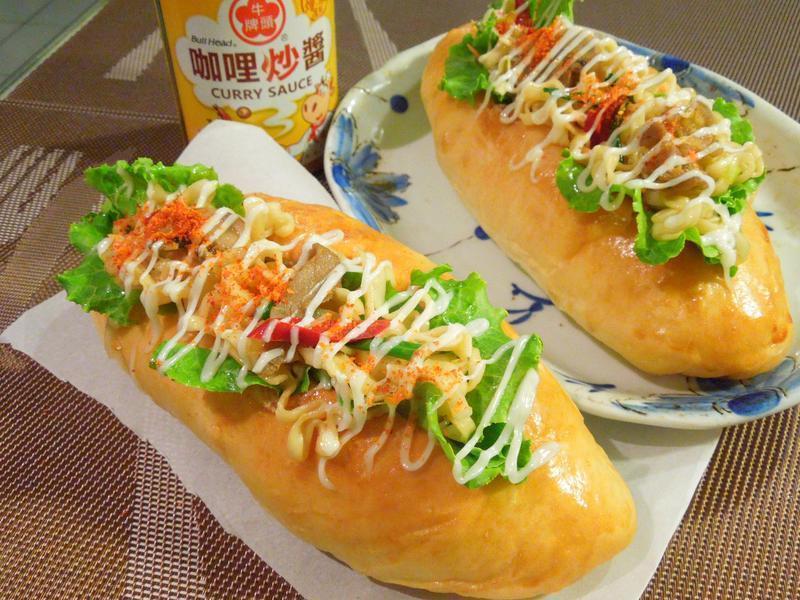 咖哩炒面面包『牛头牌咖哩新食代』的做法