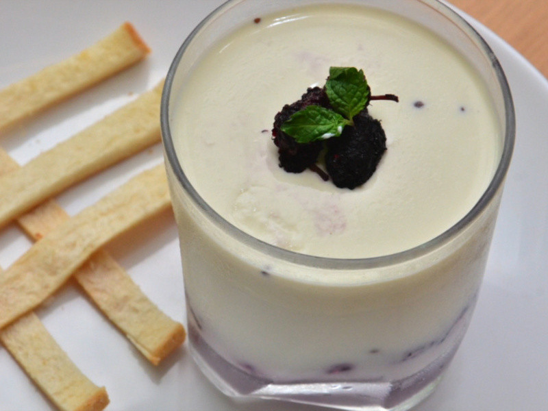 �����ʳ�ס�ɣ������� Panna Cotta with Mulberries������