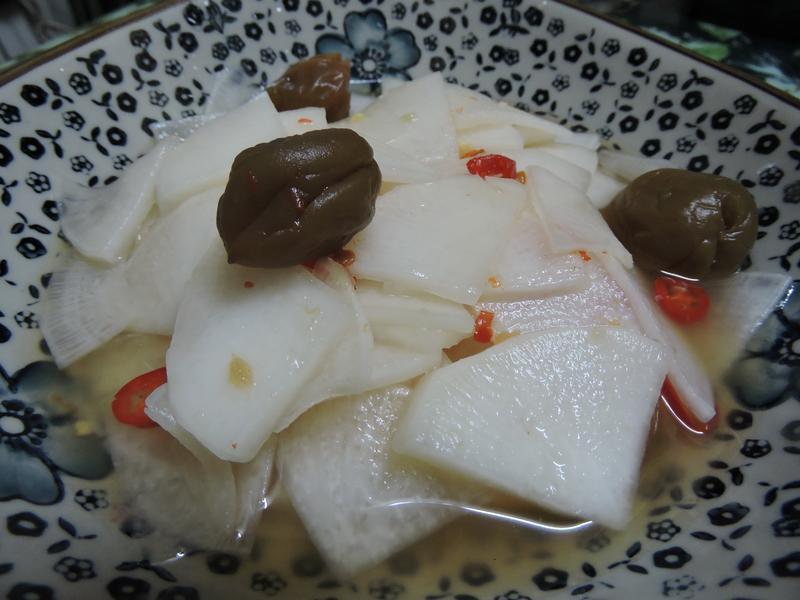 【梅子醃萝卜】的做法