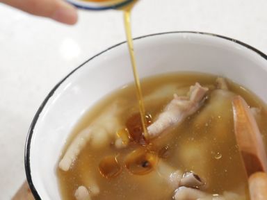 �����צ������