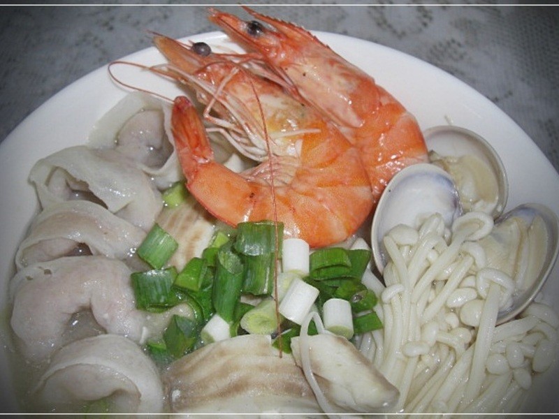 味噌鱼饺鲜火锅的做法