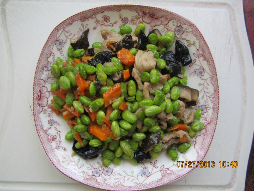 ��ɫë���׵�����