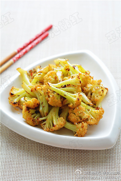 普通炒锅也能做出烧烤的菜 ——烧烤味干煸菜花的做法