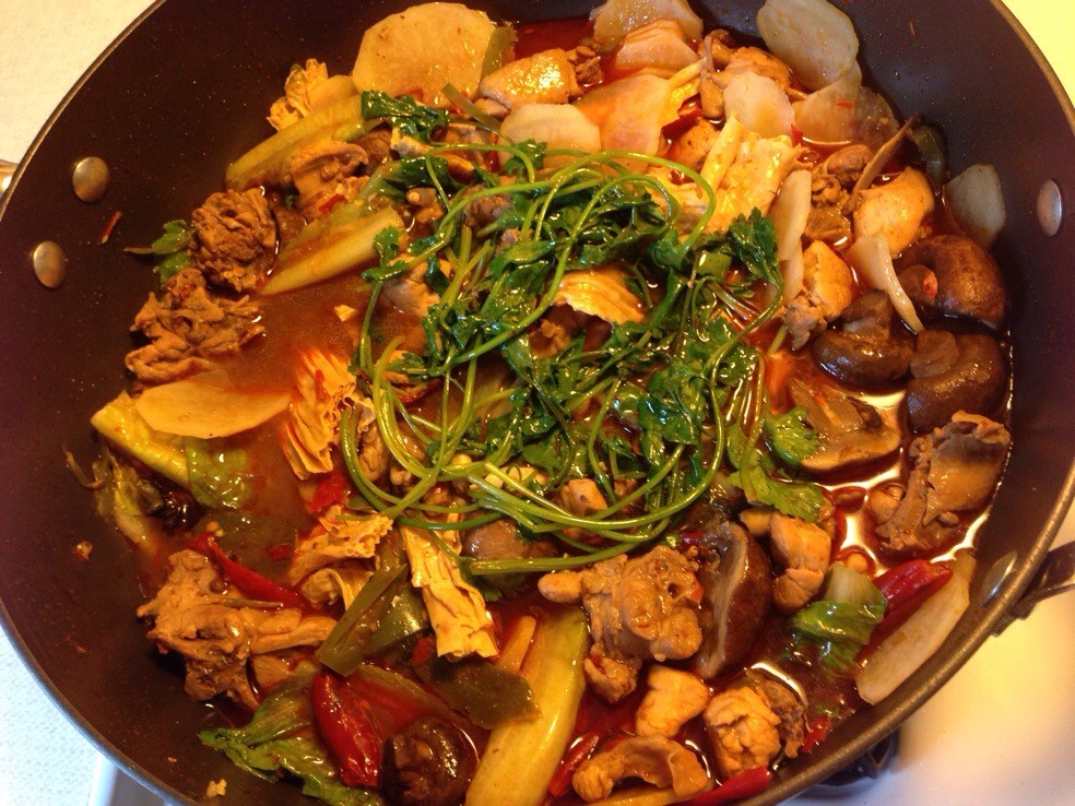 青椒童子鸡火锅的做法