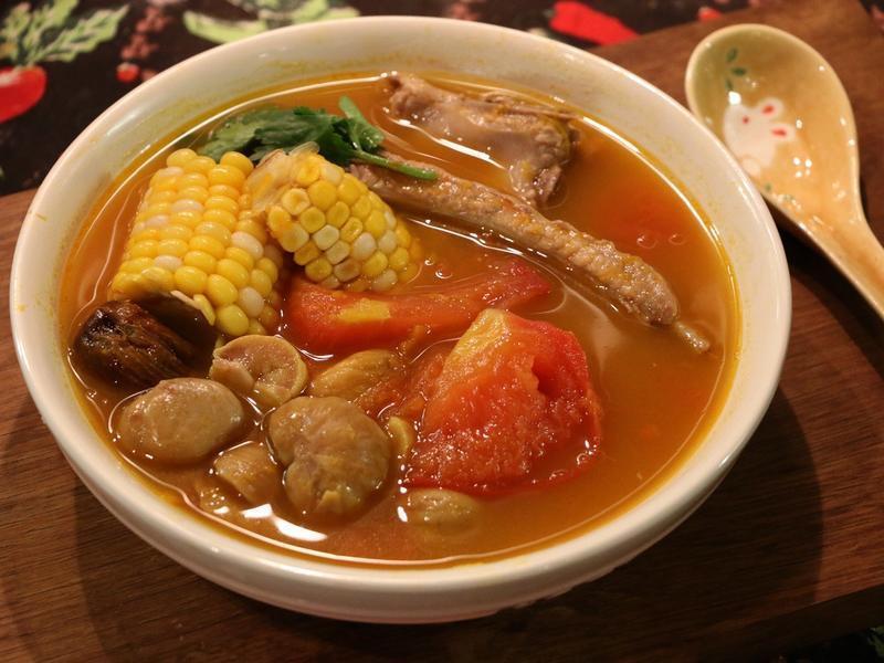 南瓜番茄粟子排骨汤的做法