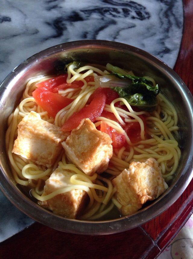 蔬菜鱼豆腐汤公仔面的做法