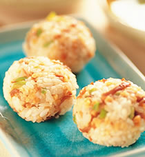 甘露小鱼饭团的做法