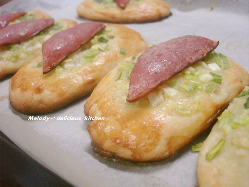 蒜香葱花火腿面包的做法