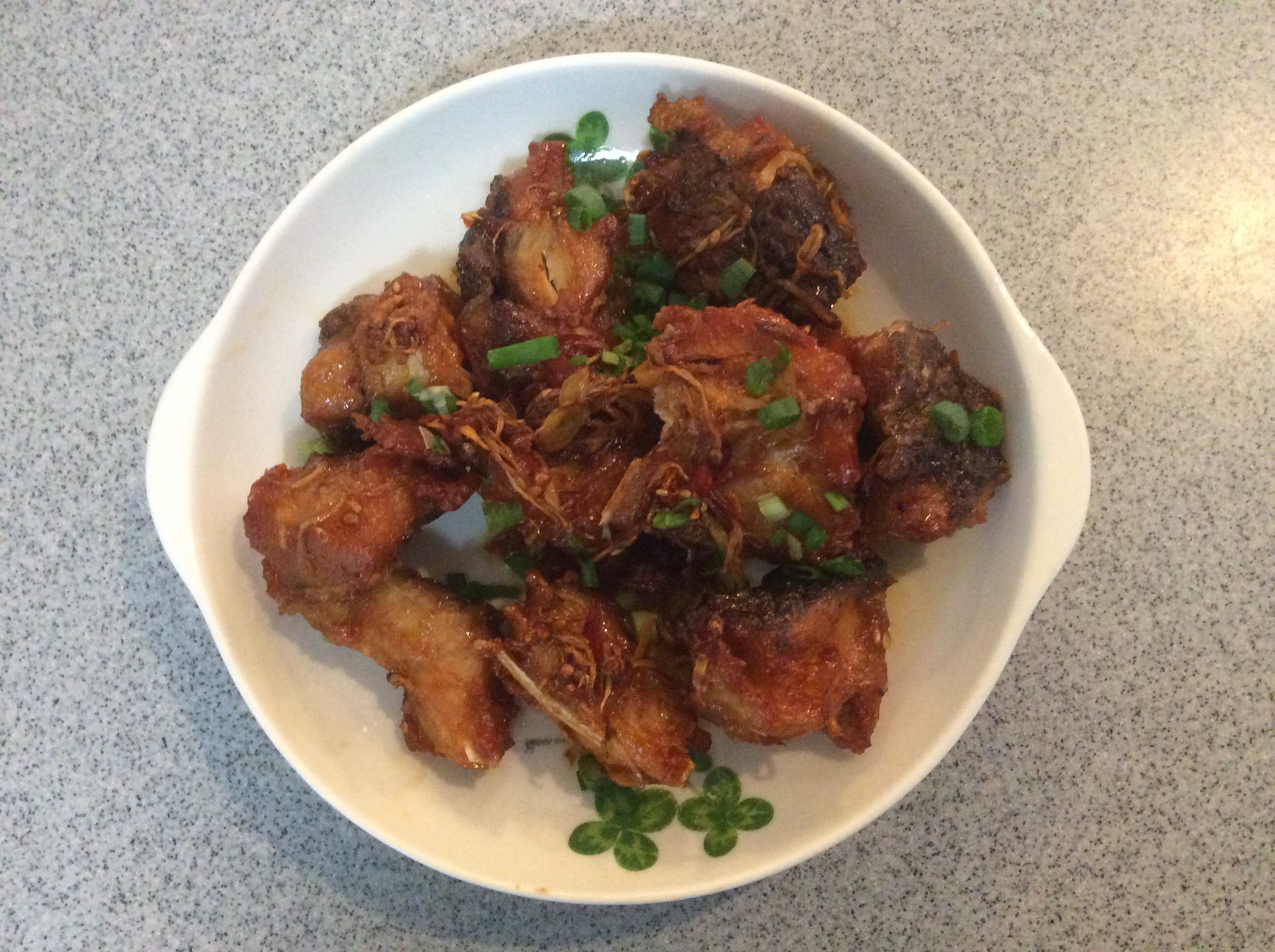 �����~������