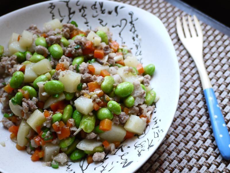肉末炒毛豆马铃薯的做法