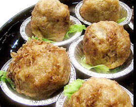 炸虾蓉豆腐丸子的做法
