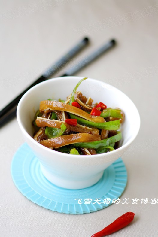 青椒炒猪耳的做法