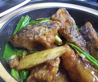 沙茶三文鱼头煲的做法