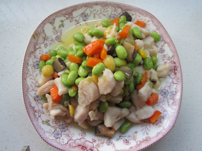 毛豆香菇胡萝卜白果鸡丁的做法