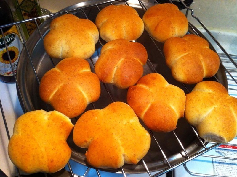 用面包机做●优酪乳餐包的做法