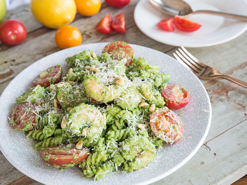 菠菜酱鲜虾螺旋面的做法