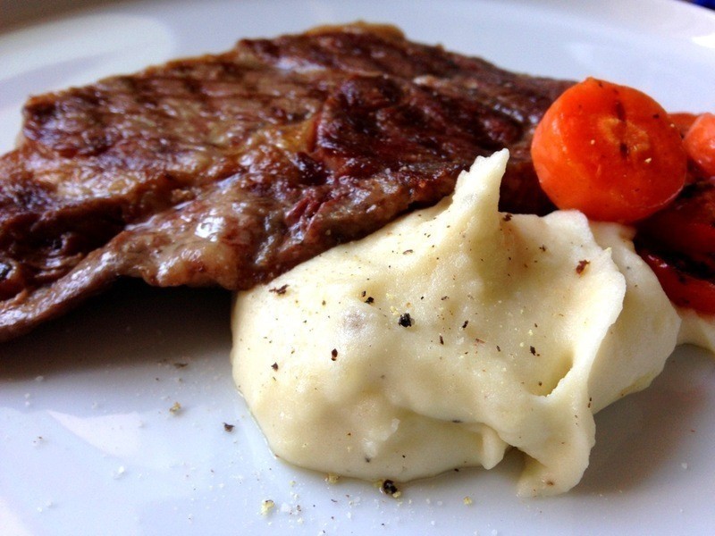 原味肋眼牛排佐香滑薯泥的做法