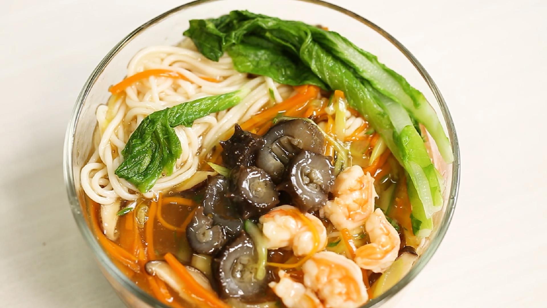 夏日元气海参鲜虾蔬面的做法