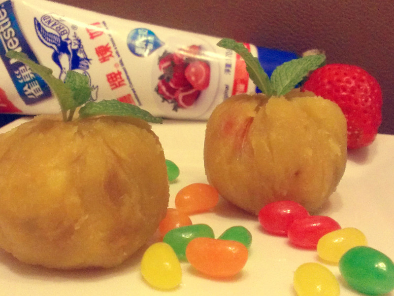 草莓地瓜茶巾绞-的做法