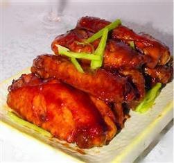 红酒煨鸡翅的做法