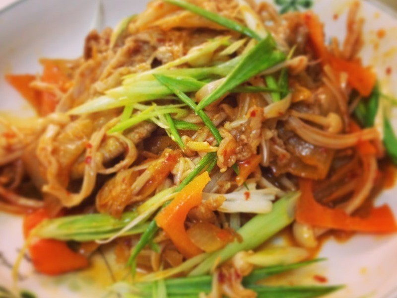 泡菜金针炒梅花猪的做法