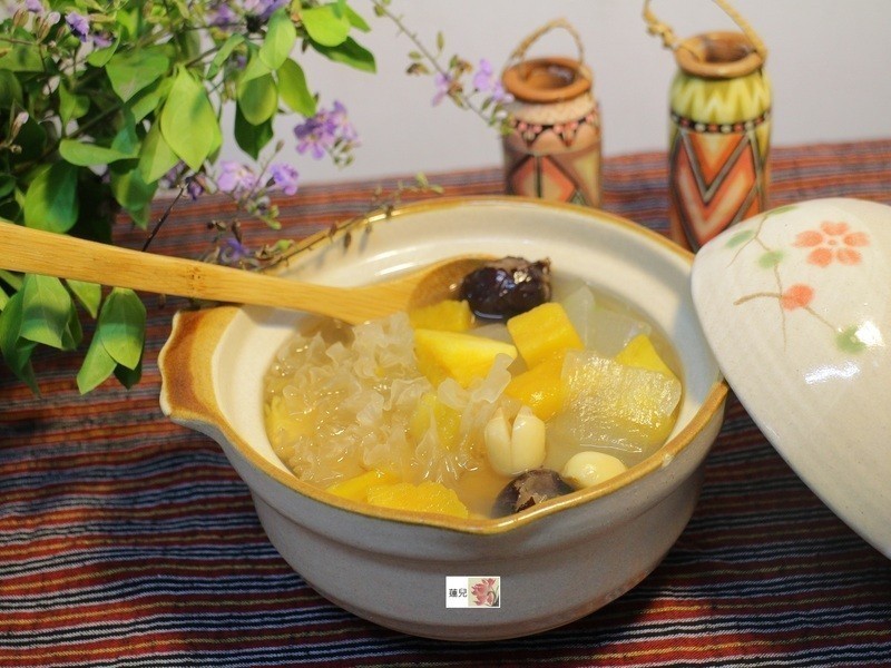 芦荟莲子养生甜汤的做法