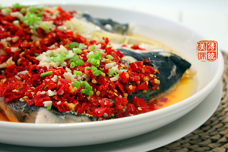 鸿运当头喜庆菜之剁椒鱼头的做法