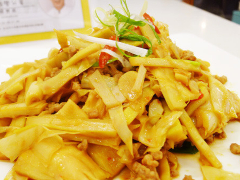 贵竹笋炒肉末(豆油伯辣豆瓣酱食谱)的做法
