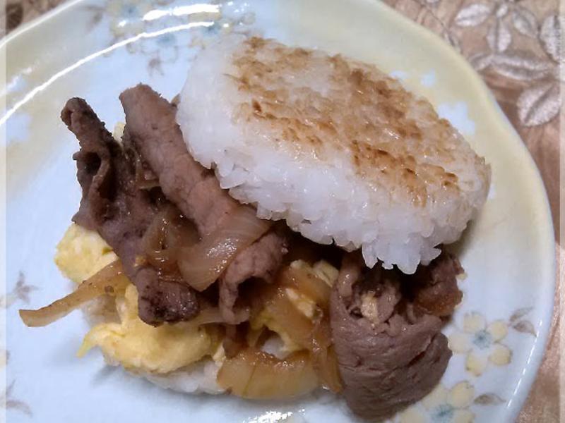 照烧牛肉米汉堡〞的做法