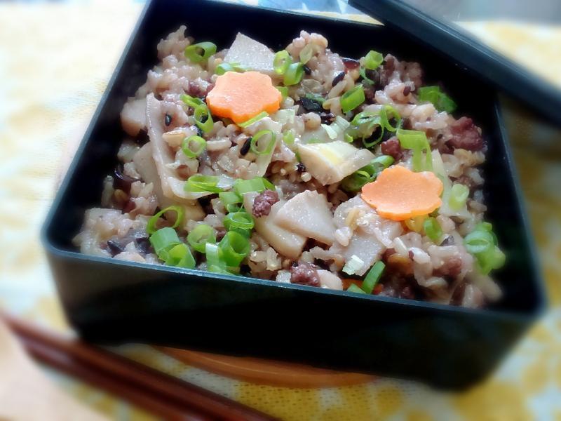 野蔬春笋炊饭的做法