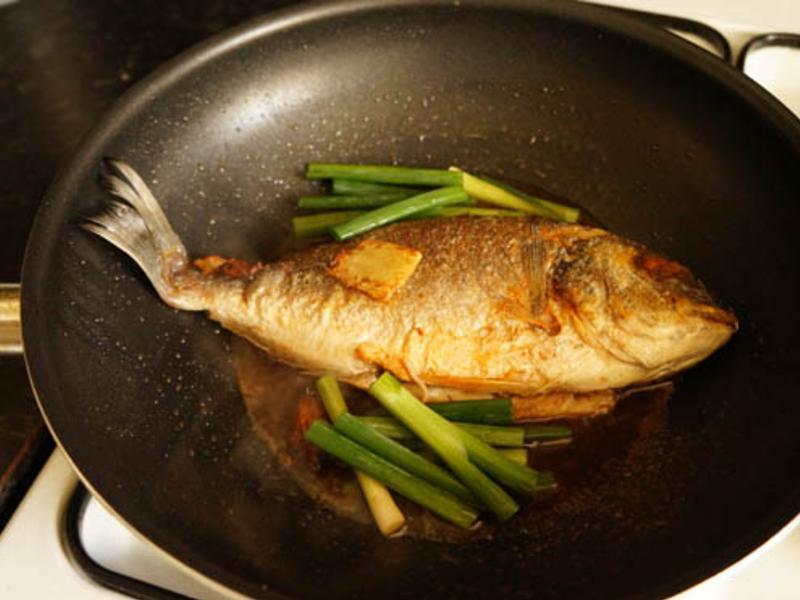 ÌðËáºìÉÕöÔÓãµÄ×ö·¨