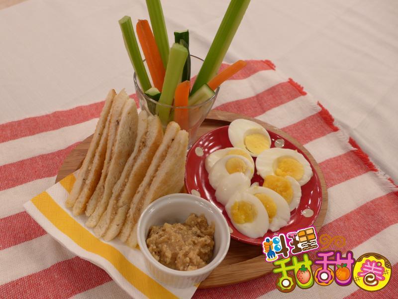 料理甜甜圈【就是酱吃】早餐总汇佐蒜酱的做法