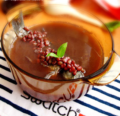 红豆鲫鱼汤的做法的做法