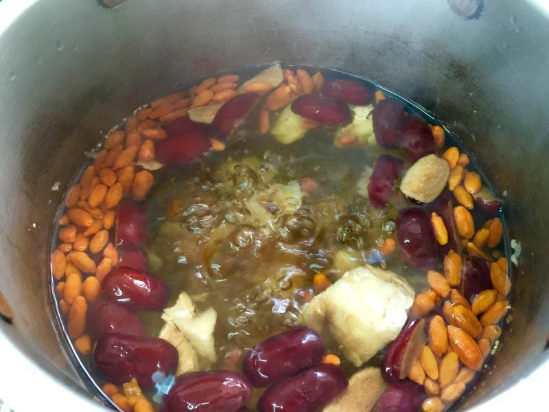 �����Բ��轺��ǽ�ĸ�������