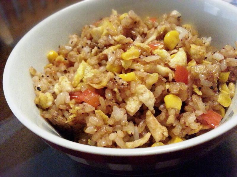 彩椒洋葱蛋炒饭的做法