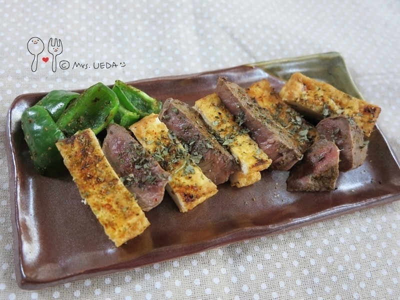 孜然牛排煎嫩豆腐(上田太太爱料理)的做法