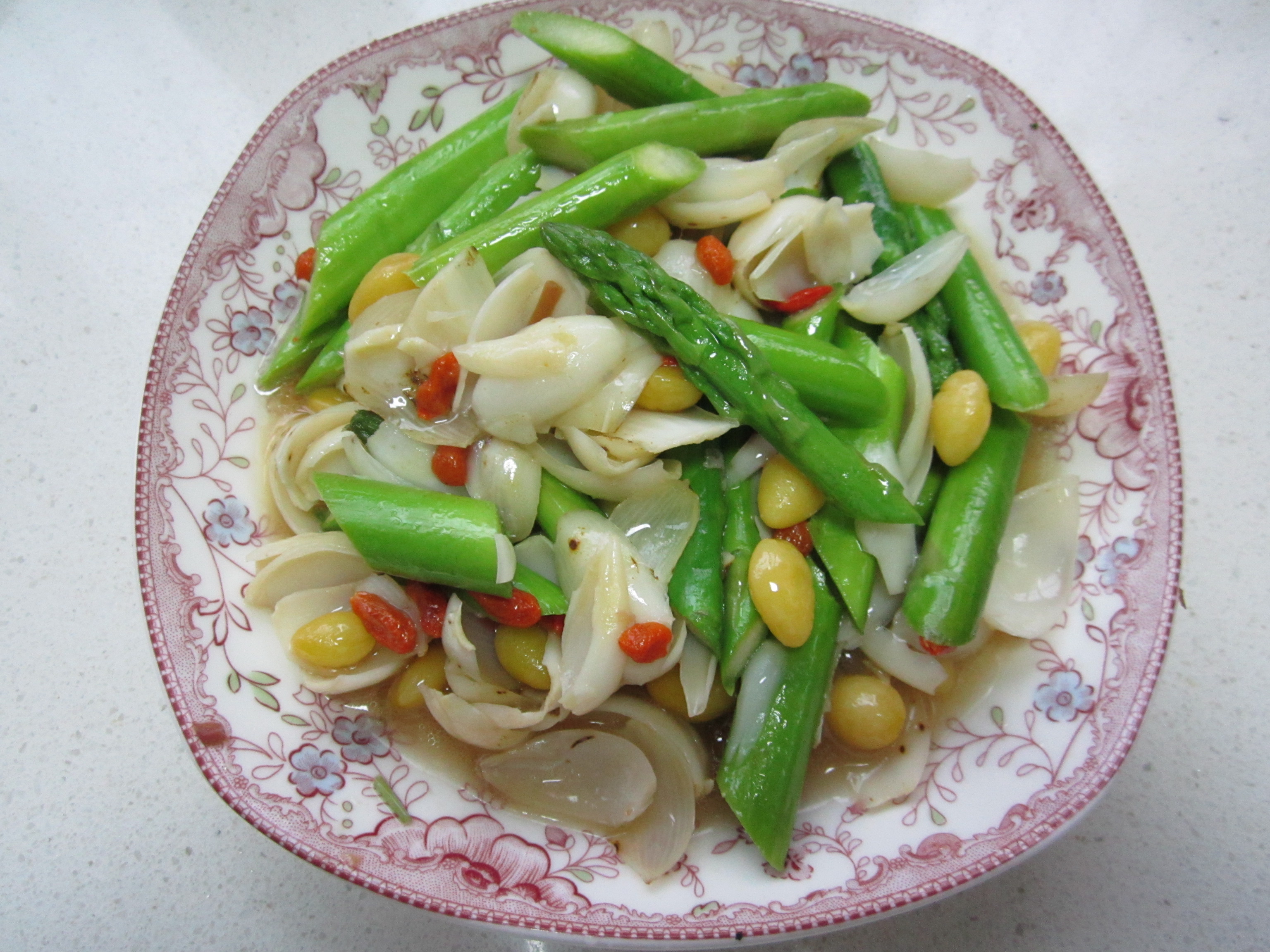 百合芦笋白果枸杞的做法